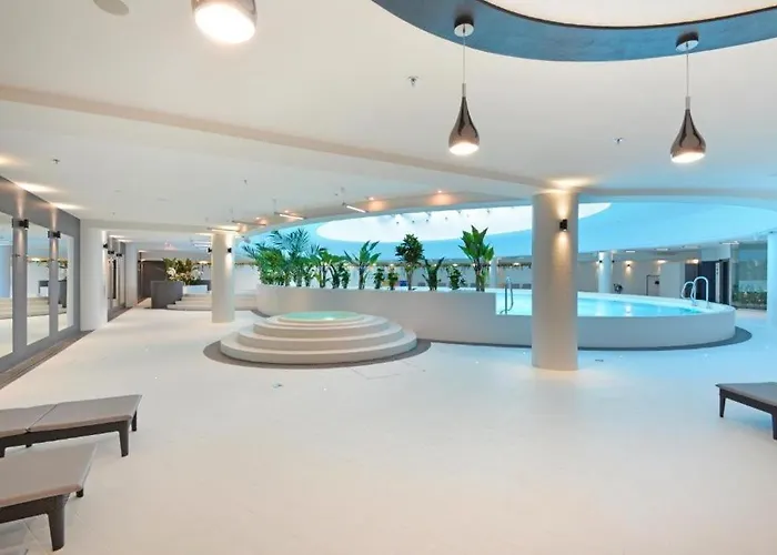 Апартаменты Hanza Tower - Pool And Spa, No 601 *